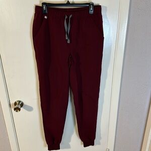 Figs Tansen Jogger-Maroon